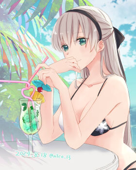 1girl alternate_costume bikini black_hairband breasts cleavage closed_mouth collarbone commentary_request cup drink drinking_straw eiyuu_densetsu elie_macdowell glass green_eyes hairband holding holding_drinking_straw large_breasts long_hair ntco_13 outdoors sitting smile solo swimsuit tree zero_no_kiseki