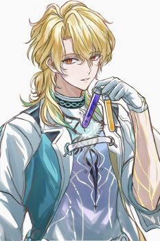 1boy blonde_hair blue_shirt bright_pupils coat commentary_request gloves grey_background hair_between_eyes highres holding holding_test_tube long_hair looking_at_viewer luuk_herssen_(wuthering_waves) male_focus multicolored_hair parted_lips red_eyes shirt simple_background smile solo streaked_hair test_tube upper_body wa_serin white_coat white_gloves white_pupils wuthering_waves