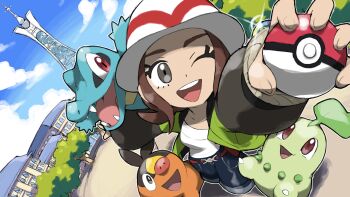 1girl ;d blacknirrow blue_pants blue_sky bracelet brown_hair building chikorita cloud commentary day eyelashes fangs gen_2_pokemon gen_5_pokemon glint grey_eyes harmony_(pokemon) hat highres holding holding_poke_ball in-universe_location jacket jewelry long_sleeves lumiose_city mega_ring mega_stone nintendo nostrils one_eye_closed open_clothes open_jacket open_mouth outdoors outline pants poke_ball poke_ball_(basic) pokemon pokemon_(creature) pokemon_legends:_z-a prism_tower red_eyes shirt short_hair sky smile starter_pokemon_trio teeth tepig tongue totodile tower tree upper_teeth_only white_hat white_outline white_shirt