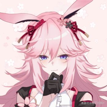 1girl animal_ears black_gloves chinese_commentary commentary_request diamond-shaped_pupils diamond_(shape) fox_ears fox_girl gloves highres honkai_(series) honkai_impact_3rd looking_at_viewer miyoushe_watermark pink_hair purple_eyes simple_background smile solo symbol-shaped_pupils upper_body watermark white_background yae_sakura ye_bu_chengmian_nye_bu_chengmian_n
