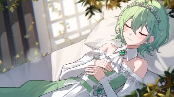 1girl ascot bare_shoulders bed braid brooch closed_eyes closed_mouth collar collarbone commentary_request corsetman dress gem green_dress green_gem green_hair hands_on_own_chest highres jewelry korean_commentary multicolored_hair off-shoulder_dress off_shoulder pillow plant short_hair sleeping solo stellive streaked_hair tiara two-tone_hair virtual_youtuber white_ascot white_collar white_hair wing_collar yuzuha_riko