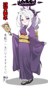 1girl ahoge ajisawa_aji alternate_costume alternate_hairstyle black_halo black_horns black_sandals blue_archive blush demon_horns doodle_sensei_(blue_archive) dot_nose full_body furisode grin halo hand_fan highres hina_(blue_archive) holding holding_fan horns japanese_clothes kimono long_hair long_sleeves looking_at_viewer new_year nose_blush obi okobo parted_bangs platform_sandals purple_eyes purple_kimono sandals sash sensei_(blue_archive) simple_background single_sleeve_past_wrist slit_pupils smile solo translation_request unmoving_pattern white_background white_hair yellow_sandals yellow_sash