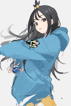 1girl black_hair blue_hoodie cube_hair_ornament dive_ball earclip grey_eyes hair_ornament highres holding holding_poke_ball hood hood_down hoodie jacket leggings lida_(pokemon) long_hair long_sleeves looking_at_viewer nintendo orange_leggings parted_lips poke_ball pokemon pokemon_legends:_z-a simple_background solo topknot two-tone_legwear upper_body white_leggings wispy_bangs yuuli_(tuna221022)