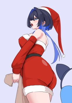 1girl absurdres ass black_hair blue_eyes blue_hair commentary daaku_(koizumi_arata) detached_sleeves english_commentary from_behind hair_between_eyes hair_intakes hat highres holding holding_sack hololive hololive_english long_hair looking_at_viewer looking_back multicolored_hair open_mouth ouro_kronii purple_background sack santa_costume santa_hat simple_background solo virtual_youtuber