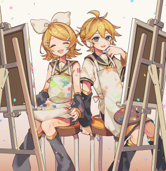 1boy 1girl :d ^_^ ahoge aliasing apron arm_warmers bare_shoulders bass_clef black_sailor_collar black_shorts black_sleeves blonde_hair blue_eyes blush bow canvas_(object) closed_eyes confetti detached_sleeves easel gradient_background grey_sailor_collar hair_bow hair_ornament hairclip headphones headset highres holding holding_hands holding_paintbrush kagamine_len kagamine_rin leg_warmers looking_at_viewer neckerchief necktie open_mouth paint paint_on_clothes paint_palette paint_splatter paint_splatter_on_face paintbrush painting_(action) parallel_hairclips ponytail sailor_collar sazanami_(ripple1996) school_uniform shirt short_hair short_ponytail short_sleeves shorts siblings sitting sleeveless sleeveless_shirt smile spiked_hair stool swept_bangs tattoo treble_clef vocaloid white_background white_bow white_shirt yellow_neckerchief yellow_necktie