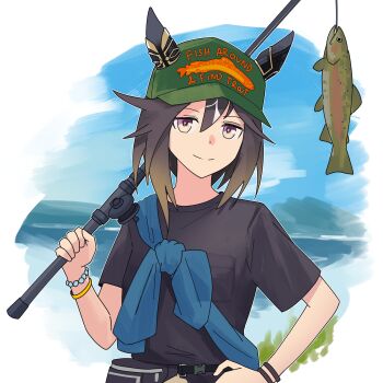1girl absurdres animal_ears black_hair black_shirt blue_shirt blue_sky bracelet brown_eyes brown_hair casual closed_mouth cloud commentary ear_covers ears_through_headwear english_commentary english_text fanny_pack fish fishing_rod hair_between_eyes hat highres holding holding_fishing_rod horse_ears horse_girl jewelry long_hair looking_at_viewer multicolored_hair myticalcat pun shirt sky smile stay_gold_(casual)_(umamusume) stay_gold_(umamusume) streaked_hair umamusume white_hair