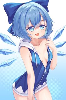 1girl alternate_costume ben-day_dots blue_background blue_bow blue_eyes blue_hair blue_hoodie blush bow breasts breasts_apart chunjiu cirno commentary detached_wings gradient_background hair_bow highres hood hoodie ice ice_wings looking_at_viewer open_mouth screentones short_hair sideboob sleeveless sleeveless_hoodie small_breasts smile solo touhou wings zipper zipper_pull_tab