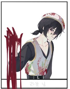 1boy bags_under_eyes belt beret black_eyes black_hair black_shirt drawing_on_fourth_wall fake_blood hair_between_eyes hat highres limbus_company looking_at_viewer male_focus official_alternate_costume paint_splatter paint_stains ponytail project_moon ring_(identity)_(project_moon) shirt sidelocks slouching smeared_blood smirk solo teardrop_facial_mark upper_body vest white_vest yi_sang_(project_moon) zero_letter
