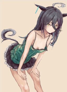1girl ahoge animal_ears bare_shoulders black_hair black_skirt breasts camisole closed_mouth collarbone ear_tag earrings green_camisole hair_between_eyes horse_ears horse_girl horse_tail jewelry long_bangs long_hair long_hair_between_eyes looking_at_viewer manhattan_cafe_(umamusume) multicolored_hair pleated_skirt simple_background single_earring skirt small_breasts solo tail umamusume white_hair yanagi_wakana yellow_eyes