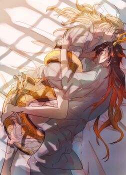 2boys aether_(genshin_impact) bed_sheet black_hair blonde_hair closed_eyes commentary_request dragon_boy dragon_horns dragon_tail genshin_impact gradient_hair highres hinata0313 horns long_hair lying multicolored_hair multiple_boys on_side partial_commentary sleeping tail tail_wrap yaoi zhongli_(archon)_(genshin_impact) zhongli_(genshin_impact)