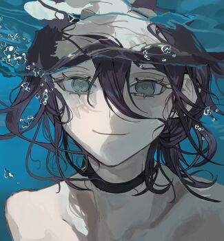 1girl air_bubble bare_shoulders black_choker bubble chainsaw_man choker closed_mouth commentary_request green_eyes grenade_pin hair_between_eyes hair_bun highres looking_at_viewer medium_hair pool purple_hair reze_(chainsaw_man) smile solo underwater updo upper_body usako2201min