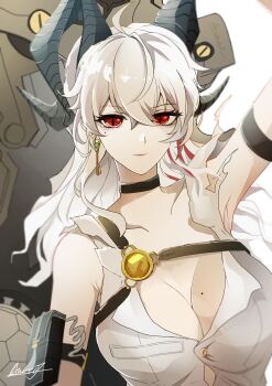 1girl absurdres akaze07 arm_pouch arm_strap armpit_crease armpits black_choker black_horns breasts button_gap chest_harness choker cleavage closed_mouth collarbone commentary curled_horns earrings hair_between_eyes harness highres horns jewelry key_earrings large_breasts long_hair looking_at_viewer mole mole_on_breast multicolored_hair red_eyes signature solo streaked_hair upper_body wuthering_waves zani_(wuthering_waves)