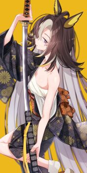 Rule 34 | 1girl, animal ears, bare shoulders, black hair, black kimono, blonde hair, blue eyes, breasts, chest sarashi, collarbone, colored inner animal ears, colored inner hair, dream journey (umamusume), eyewear strap, glass, grey hair, hair over one eye, holding, holding sword, holding weapon, horse ears, horse girl, japanese clothes, katana, kimono, looking at viewer, multicolored hair, platform sandals, sandals, sarashi, scabbard, sheath, simple background, single hair intake, small breasts, socks, solo, streaked hair, sword, umamusume, weapon, white socks, wide sleeves, yellow background, yomean!