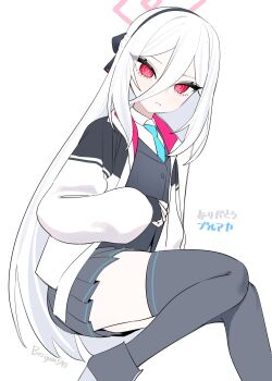 1girl artist_name beijuu black_hairband black_thighhighs black_vest blue_archive blue_necktie bow hair_between_eyes hair_bow hairband halo highres jacket kei_(blue_archive) kei_(new_body)_(blue_archive) long_hair long_hair_between_eyes multicolored_jacket necktie official_alternate_costume pleated_skirt rectangular_halo red_eyes ringed_eyes skirt solo thighhighs two-tone_jacket vest white_background white_hair white_jacket