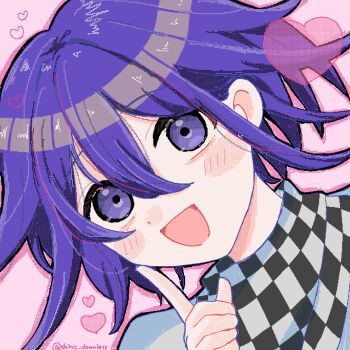 Rule 34 | 1boy, blush, checkered clothes, checkered scarf, commentary, danganronpa (series), danganronpa v3: killing harmony, flipped hair, hair between eyes, heart, highres, index finger raised, looking at viewer, male focus, oma kokichi, open mouth, outline, pink background, pink outline, pixel art, polka dot, portrait, purple eyes, purple hair, scarf, shino dawnless, short hair, smile, solo, two-tone scarf