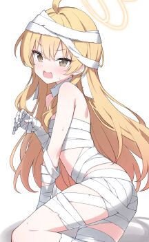1girl absurdres ahoge ass bandaged_arm bandaged_chest bandaged_hand bandaged_head bandaged_leg bandaged_torso bandages bare_shoulders blonde_hair blue_archive blush breasts brown_eyes chinese_commentary commentary_request fang from_side hair_between_eyes halloween_costume halo hand_up highres jyt long_hair looking_at_viewer making-of_available mummy_costume naked_bandage open_mouth painttool_sai_(medium) partial_commentary simple_background skin_fang small_breasts solo sweat v-shaped_eyebrows white_background yellow_halo yoshimi_(blue_archive) yoshimi_(halloween)_(blue_archive)