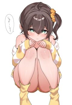 1girl ass blue_eyes blush brown_hair crouching highres hololive japanese_text medium_hair mikura_no_e natsuiro_matsuri off-shoulder_sweater off_shoulder orange_scrunchie scrunchie shoes short_shorts shorts side_ponytail solo speech_bubble squatting striped_clothes striped_sweater sweater thick_thighs thighs virtual_youtuber white_background yellow_shoes yellow_shorts