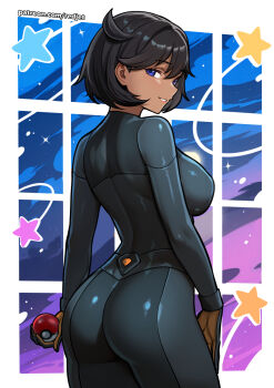 1girl ass black_bodysuit black_hair blue_eyes bodysuit breasts brown_gloves commentary_request dark-skinned_female dark_skin emma_(pokemon) from_behind gloves highres holding holding_poke_ball large_breasts long_sleeves looking_at_viewer looking_back nintendo no_jacket patreon_username poke_ball poke_ball_(basic) pokemon pokemon_legends:_z-a redjet short_hair smile solo star_(symbol)