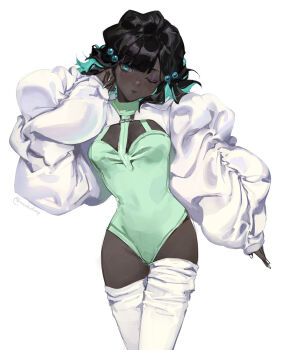 1girl artist_name black_hair blue_eyes breasts closed_mouth clothing_request colored_inner_hair cowboy_shot dark-skinned_female dark_skin eyeshadow green_leotard hand_up highres leotard looking_to_the_side makeup medium_breasts medium_hair multicolored_hair nashidrop one_eye_closed original purple_eyeshadow sleeves_past_wrists solo thighhighs white_background white_nails white_thighhighs