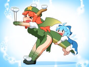 >_< 2girls ahoge balancing barefoot beret blue_background blue_bow blue_hair blue_skirt blue_vest blush bow braid breasts cirno commentary cup detached_wings dragon_girl dragon_horns dragon_wings full_body green_hat green_scales green_vest green_wings hair_bow hat hong_meiling hong_meiling_(dragon) horns hugging_tail ice ice_wings long_hair medium_breasts multiple_girls open_mouth orange_hair pelvic_curtain puffy_short_sleeves puffy_sleeves shirosato shirt short_sleeves side_slit skirt smile snowflakes tail teacup touhou trembling twin_braids untranslatable_commentary very_long_hair vest white_shirt wings |_|