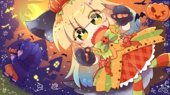 1girl 1other 774radio_bug animal_ears animal_hands blonde_hair blunt_bangs bow bowtie chibi commentary_request dress gloves green_bow green_bowtie green_eyes halloween indie_utaite lolita_fashion looking_at_viewer moon nanahira official_art open_mouth orange_dress outdoors paw_gloves pumpkin smile utaite wolf_ears