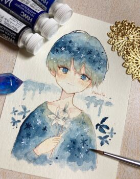 1boy aoyagi874 aqua_hair art_tools_in_frame artist_name blue_eyes blue_hair blue_sweater blunt_bangs blush bouquet commentary_request flower galaxy gradient_hair green_hair highres holding leaf lily_(flower) long_sleeves looking_at_viewer multicolored_hair original oversized_sweater painting_(medium) pale_skin photo_(medium) plant short_hair signature simple_background smile solo star_(symbol) starry_sky_print straight-on straight_hair sweater traditional_media upper_body white_background