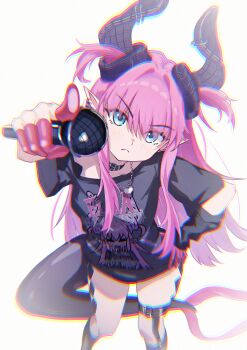 1girl absurdres asymmetrical_horns black_boots black_choker black_shirt blue_eyes blurry boots bracelet choker chromatic_aberration closed_mouth commentary_request detached_sleeves dragon_girl dragon_horns dragon_tail ear_piercing elizabeth_bathory_(fate) elizabeth_bathory_(perfect)_(fate) elizabeth_bathory_(perfect)_(first_ascension)_(fate) fate/grand_order fate_(series) hand_on_own_hip heart_pendant highres holding holding_microphone horn_piercing horns jewelry kneehighs legwear_garter long_hair long_sidelocks looking_at_viewer microphone piercing pink_hair pink_nails pointy_ears purple_horns shirt sidelocks simple_background single_detached_sleeve single_legwear_garter socks solami solo t-shirt tail weapon white_background