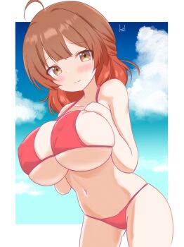 1girl ahoge bare_arms bikini blue_sky blunt_bangs blush border breasts brown_eyes brown_hair closed_mouth cloud collarbone commentary_request embarrassed gakuen_idolmaster gradient_hair gradient_sky hanami_ume highres idolmaster kiri_(kiri_ll) large_breasts medium_hair multicolored_hair navel nose_blush outdoors red_bikini signature sky solo standing swimsuit two-tone_hair white_border