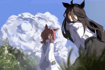 2girls agnes_tachyon_(umamusume) ahoge animal_ears black_hair blue_sky brown_hair closed_mouth cloud frown grass hair_between_eyes highres horse_ears horse_girl iyeunma lab_coat long_hair long_hair_between_eyes looking_at_viewer looking_back manhattan_cafe_(umamusume) medium_hair multiple_girls red_eyes shirt sky test_tube umamusume very_long_hair wet wet_clothes white_shirt yellow_eyes