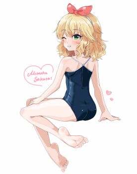 1girl :d absurdres arm_support ass bare_shoulders barefoot blonde_hair blush bow commentary_request competition_school_swimsuit double-parted_bangs full_body green_eyes grin hair_between_eyes hair_bow hairband hand_on_own_thigh highres idolmaster idolmaster_cinderella_girls looking_at_viewer looking_back one_eye_closed open_mouth red_bow remiri_nicoeli sakurai_momoka school_swimsuit short_hair shoulder_blades sidelocks simple_background sitting smile soles solo swimsuit toes white_background white_hairband