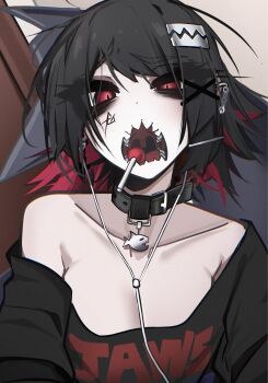 1girl ace_glitch alternate_costume bare_shoulders belt belt_buckle belt_collar black_belt black_collar black_hair black_shirt breasts buckle candy clothes_writing collar collarbone colored_inner_hair commentary earphones ellen_joe english_commentary fins fish_tail food hair_ornament highres jaws_(movie) lollipop lollipop_in_mouth looking_at_viewer medium_breasts mouth_hold multicolored_hair open_mouth parted_bangs razor_blade_hair_ornament red_eyes shark_girl shark_tail sharp_teeth shirt short_hair solo straight-on tail teeth upper_body uvula x_hair_ornament zenless_zone_zero