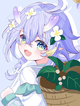 1girl ahoge bailu_(honkai:_star_rail) bailu_(medical_practice)_(honkai:_star_rail) basket commentary_request dragon_girl dragon_horns eastern_dragon_horns fang flower green_eyes hair_flower hair_ornament highres hitsuki_(ruon) holding_strap honkai:_star_rail honkai_(series) horns long_hair long_sleeves looking_at_viewer looking_back official_alternate_costume open_mouth pointy_ears purple_hair simple_background skin_fang solo upper_body