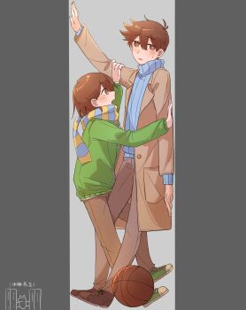2boys absurdres alternate_costume alternate_eye_color arm_up ball basketball_(object) blue_scarf blue_sweater blush bright_pupils brothers brown_coat brown_eyes brown_hair brown_pants brown_shoes chinese_commentary chinese_text closed_mouth coat commentary_request css021125 double-parted_bangs green_jacket green_shoes grey_background hair_between_eyes hero_(faraway)_(omori) hero_(omori) highres jacket kel_(faraway)_(omori) kel_(omori) long_sleeves looking_at_viewer male_focus multiple_boys omori open_mouth pants pillarboxed ribbed_sweater scarf shoes short_hair siblings simple_background striped_clothes striped_scarf sweatdrop sweater teeth translation_request turtleneck turtleneck_sweater upper_teeth_only vertical-striped_clothes vertical-striped_scarf white_pupils yellow_scarf zipper zipper_pull_tab