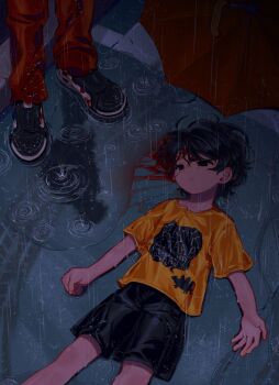 1boy aged_down black_eyes black_hair black_shorts blood blood_on_face child dual_persona empty_eyes highres houjou_emu injury kamen_rider kamen_rider_ex-aid_(series) korean_commentary male_focus max_(2n4_6h8) outdoors pants parted_lips puddle rain red_pants shirt shoes short_hair shorts sneakers tears tokusatsu umbrella water wet wet_clothes yellow_shirt