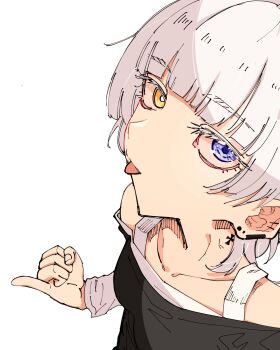 1girl bang_dream! bang_dream!_it&#039;s_mygo!!!!! black_shirt blue_eyes collarbone commentary ear_piercing earclip earrings heterochromia highres jewelry kaname_raana off-shoulder_shirt off_shoulder piercing pinky_out shirt short_hair simple_background solo tsuyudashimirin white_background white_hair white_shirt yellow_eyes