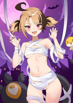 1girl ahoge bandages bat_(animal) breasts brown_hair gigi_murin halloween_costume highres hololive hololive_english huge_ahoge looking_at_viewer midriff multicolored_hair mummy_costume nanyezi navel open_mouth outdoors red_eyes short_hair small_breasts solo tail two-tone_hair underboob virtual_youtuber