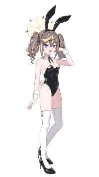 1girl :d absurdres alternate_costume animal_ear_hairband animal_ears arm_at_side black_bow black_bowtie black_hairband black_leotard black_shoes blonde_hair blue_archive blush bow bowtie breasts bright_pupils brown_hair commentary detached_collar fake_animal_ears fukujin full_body groin hair_bow hair_ornament hairband halo hand_up high_heels highleg highleg_leotard highres leotard looking_at_viewer multicolored_hair nail_polish open_mouth playboy_bunny purple_eyes rabbit_ears rabbit_tail rena_(blue_archive) shoes sidelocks simple_background small_breasts smile smug solo standing strapless strapless_leotard streaked_hair tail thighhighs twintails v-shaped_eyebrows wavy_hair white_background white_pupils white_thighhighs white_wrist_cuffs wrist_cuffs x_hair_ornament yellow_halo yellow_nails