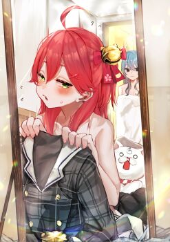 2girls 35p_(sakura_miko) ahoge blank_eyes blush commentary hair_ornament half-closed_eyes highres holding holding_unworn_clothes hololive hoshimachi_suisei hoshimachi_suisei_(1st_costume) long_hair looking_at_mirror mirror multiple_girls pink_hair plaid_clothes sakura_miko staring symbol-only_commentary towel virtual_youtuber x_hair_ornament yuzuno_wagiri