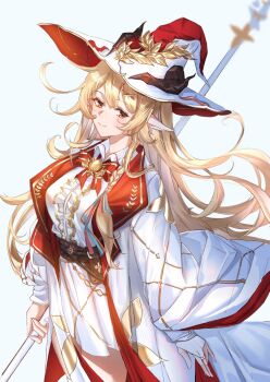 1girl alice_(genshin_impact) blonde_hair bridal_gauntlets closed_mouth collared_dress dress elf genshin_impact gugu&#039;s_cloud_dust hair_between_eyes hat highres holding holding_polearm holding_weapon light_blush long_hair long_sleeves orange_eyes pointy_ears polearm red_hat single_center_frill smile solo very_long_hair weapon white_dress witch witch_hat