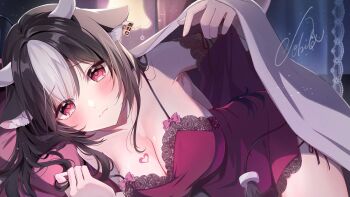 1girl animal_ear_fluff animal_ears babydoll black_hair blush bow breasts cleavage closed_mouth cow_ears cow_girl cow_horns cow_tail ear_tag heart highres horns indie_virtual_youtuber kitokito_tokito long_hair looking_at_viewer multicolored_hair pink_babydoll pink_bow pink_eyes shimofuri_ichibo signature solo tail two-tone_hair under_covers virtual_youtuber white_hair white_horns