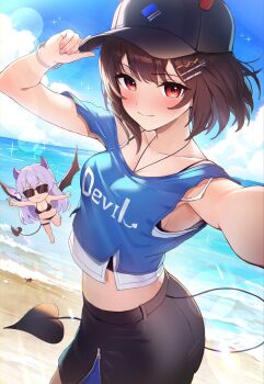 1girl armband armpits baseball_cap beach black_hat blue_sky blush breasts brown_hair chibi collarbone commentary_request cowboy_shot crop_top demon_tail floating_hair hair_ornament hairclip hand_up hat highres jewelry looking_at_viewer medium_breasts medium_hair midriff mimihachi necklace original reaching reaching_towards_viewer red_eyes sky smile sparkle tail