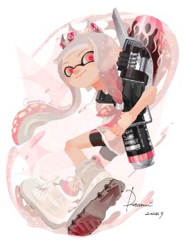 1girl absurdres bike_shorts boots closed_mouth commentary crown daami_(daami2000) dated gem gradient_hair grey_hair gun highres holding holding_gun holding_weapon inkling inkling_girl inkling_player_character long_hair looking_at_viewer multicolored_hair nintendo range_blaster_(splatoon) red_eyes red_gemstone red_hair signature simple_background smile solo splatoon_(series) splatoon_3 symbol-only_commentary tentacle_hair two-tone_hair weapon white_background white_boots
