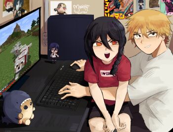 1boy 1girl @_@ artist_name black_hair black_shorts blonde_hair chainsaw chainsaw_man computer computer_keyboard denji_(chainsaw_man) grin hayakawa_aki higashiyama_kobeni highres makima_(chainsaw_man) minecraft mitaka_asa mugiz nayuta_(chainsaw_man) playing_games poster_(object) red_shirt reze_(chainsaw_man) shirt shorts sitting sitting_on_person smile t-shirt white_shirt