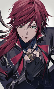 1boy artist_name bishounen black_coat black_gloves black_shirt cleavage_cutout closed_mouth clothing_cutout coat feather_hair_ornament feathers fingerless_gloves gloves green_eyes grey_background hair_between_eyes hair_ornament hand_on_own_hip hashtag-only_commentary highres holding holding_jewelry holding_necklace jewelry key key_necklace lauren_iroas lauren_iroas_(1st_costume) long_hair long_sleeves looking_at_viewer low_ponytail male_focus manomenou necklace nijisanji ponytail red_hair shirt simple_background smile solo upper_body white_background