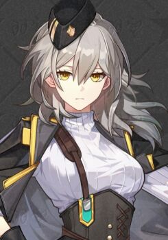 1girl alternate_costume black_gloves black_jacket breasts chinese_commentary closed_mouth commentary_request gloves grey_hair gun hair_between_eyes hat honkai:_star_rail honkai_(series) jacket jacket_on_shoulders long_hair looking_at_viewer medium_breasts shirt solo stelle_(honkai:_star_rail) sweater trailblazer_(honkai:_star_rail) upper_body weapon white_shirt yellow_eyes yingzi_hu_yu_kong