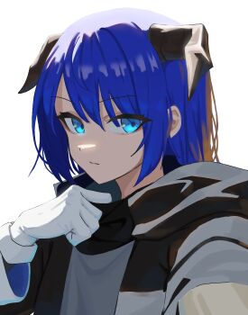 1girl absurdres arknights black_horns black_jacket blue_eyes closed_mouth commentary eyes_visible_through_hair gloves hair_between_eyes highres horns jacket long_sleeves looking_at_viewer medium_hair mostima_(arknights) natoriusu_sansei purple_hair simple_background solo upper_body white_background white_gloves