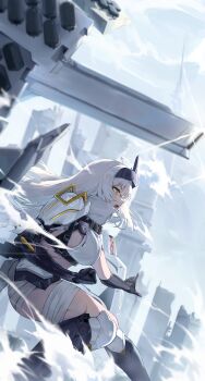 1girl 2gong_(9ujin_) absurdres bandaged_leg bandages blue_sky breasts clenched_hand commentary_request from_side goddess_of_victory:_nikke headgear highres large_breasts long_hair looking_ahead mechanical_arms mechanical_hands mechanical_legs open_mouth outdoors sky snow_white_(heavy_arms)_(nikke) snow_white_(nikke) solo thighs white_hair yellow_eyes