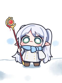 1girl :3 blue_scarf blush boots bow bright_pupils brown_boots buttons chibi chibi_only closed_mouth coat commentary double-breasted eiul elf frieren full_body green_eyes highres holding holding_staff long_hair long_sleeves mage_staff outdoors parted_bangs pointy_ears romaji_commentary scarf scarf_bow simple_background snow solo sousou_no_frieren staff standing twintails white_background white_coat white_hair white_pupils winter