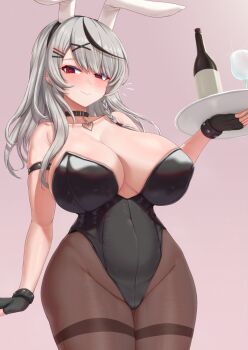 alcohol animal_ears belt_collar black_gloves black_hair black_leotard breasts brown_pantyhose closed_mouth collar cream_cod fake_animal_ears fingerless_gloves gloves grey_hair highres holding holding_tray hololive large_breasts leotard long_hair looking_at_viewer multicolored_hair pantyhose playboy_bunny rabbit_ears red_eyes sakamata_chloe simple_background smile tray virtual_youtuber