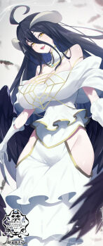 1girl absurdres ahoge albedo_(overlord) bare_shoulders black_feathers black_hair black_wings breasts clothing_cutout collar commentary_request cowboy_shot demon_girl demon_horns double-parted_bangs dress feathered_wings feathers gloves hair_between_eyes highres hip_vent horns large_breasts long_hair long_hair_between_eyes looking_at_viewer low_wings matsumoto_tomoyohi open_mouth overlord_(maruyama) slit_pupils smile solo spider_web_necklace watermark white_background white_collar white_dress white_gloves white_horns wings yellow_eyes